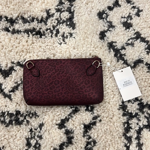 NWT Tonal Maroon Animal Print Convertible Wristlet/Crossbody Clutch - Picture 2 of 5